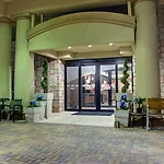 Holiday Inn Express Hotel & Suites Paris