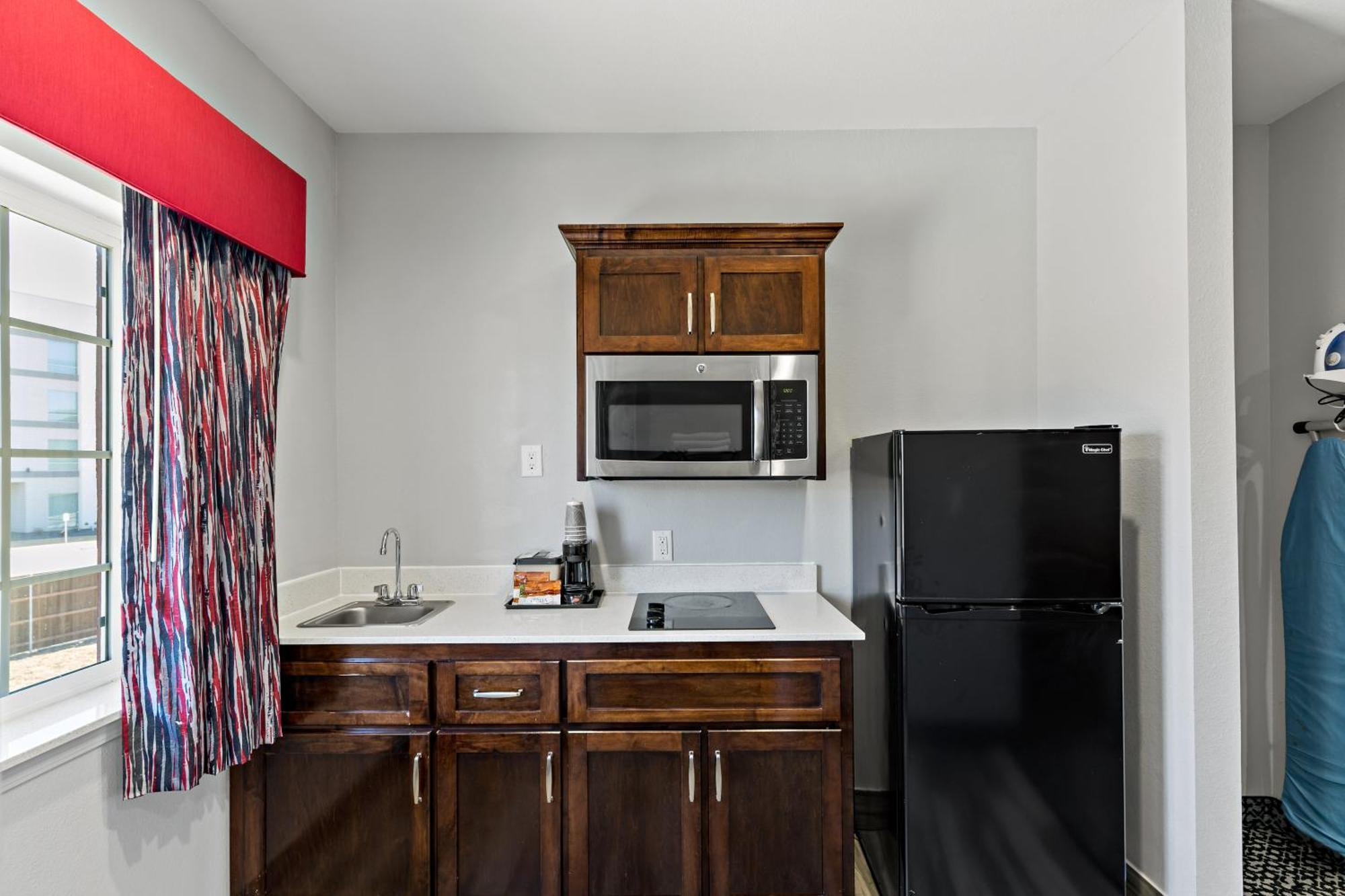 Hotel Paris Inn Suites 2*