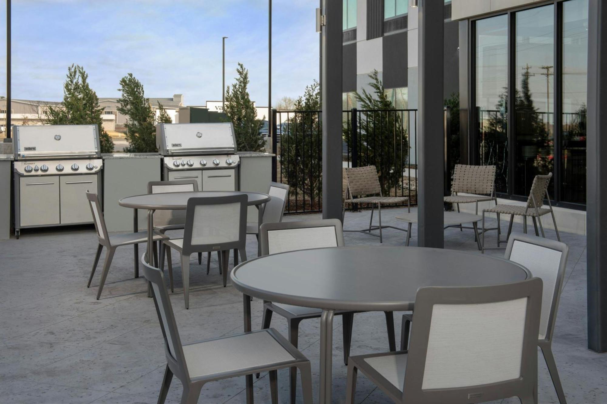 Fairfield By Marriott & 3* Paris
