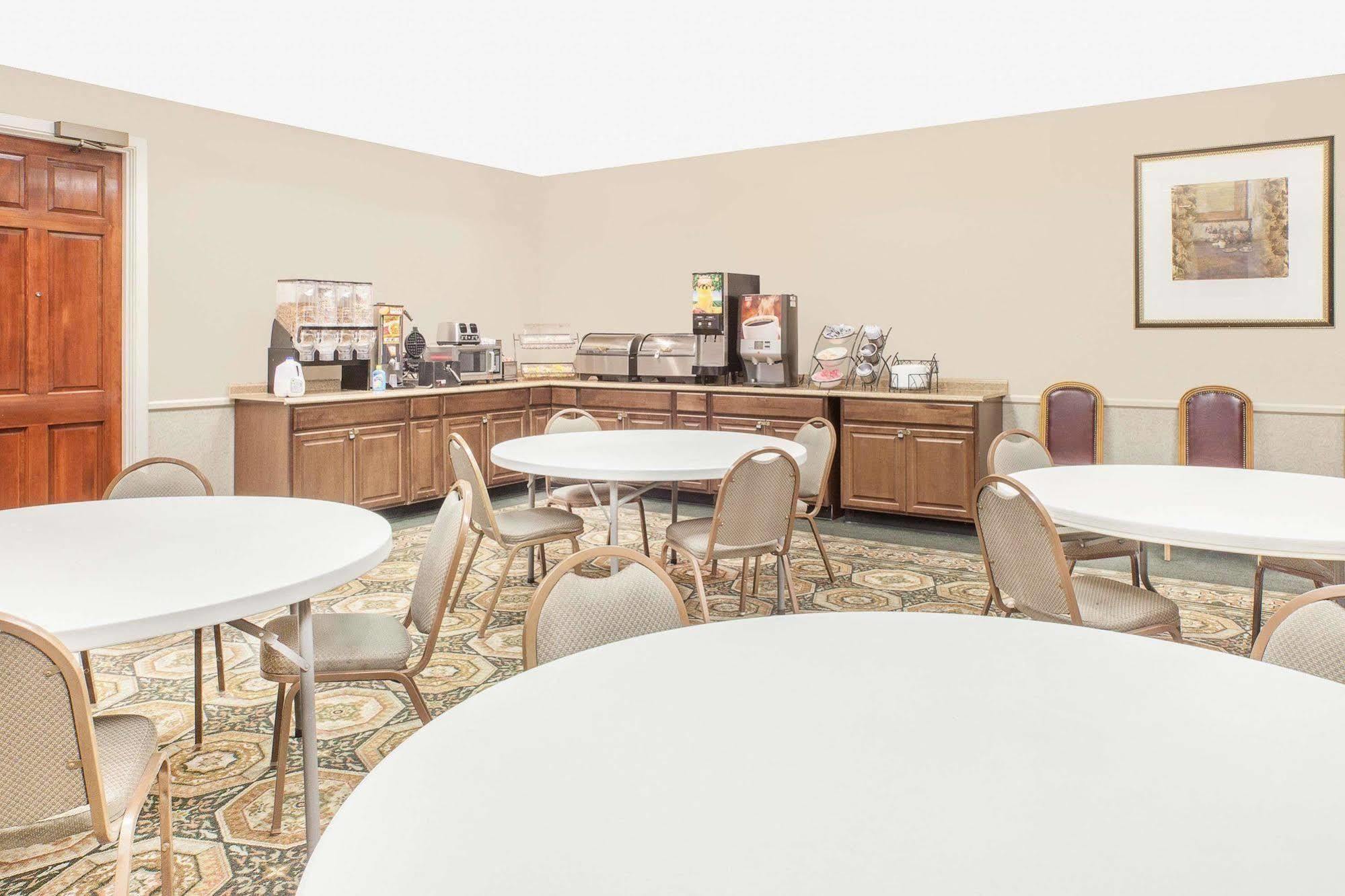 Baymont By Wyndham Paris
