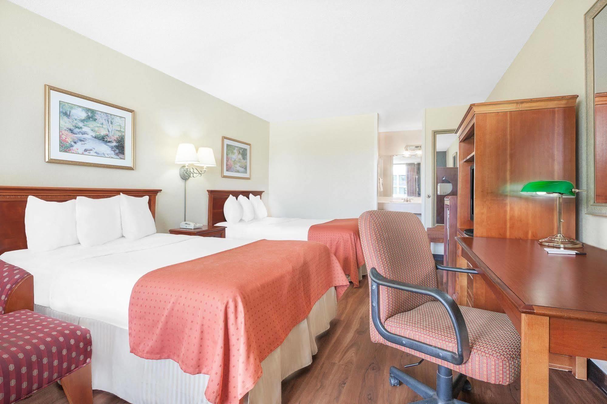 Baymont By Wyndham Motel