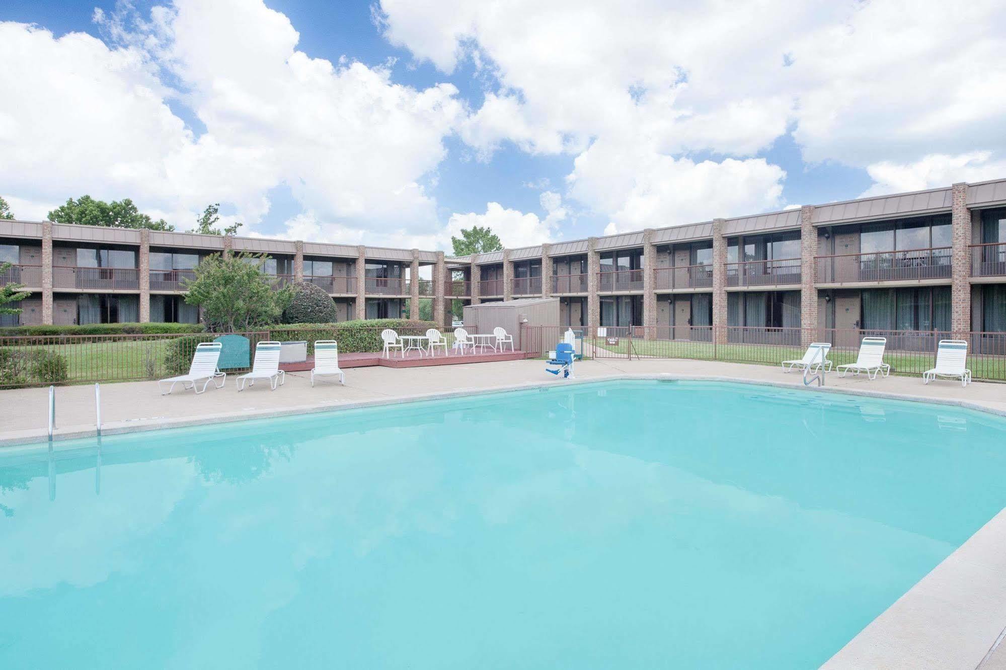Baymont By Wyndham Motel 3*