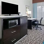 La Quinta Inn And Suites By Wyndham Paris
